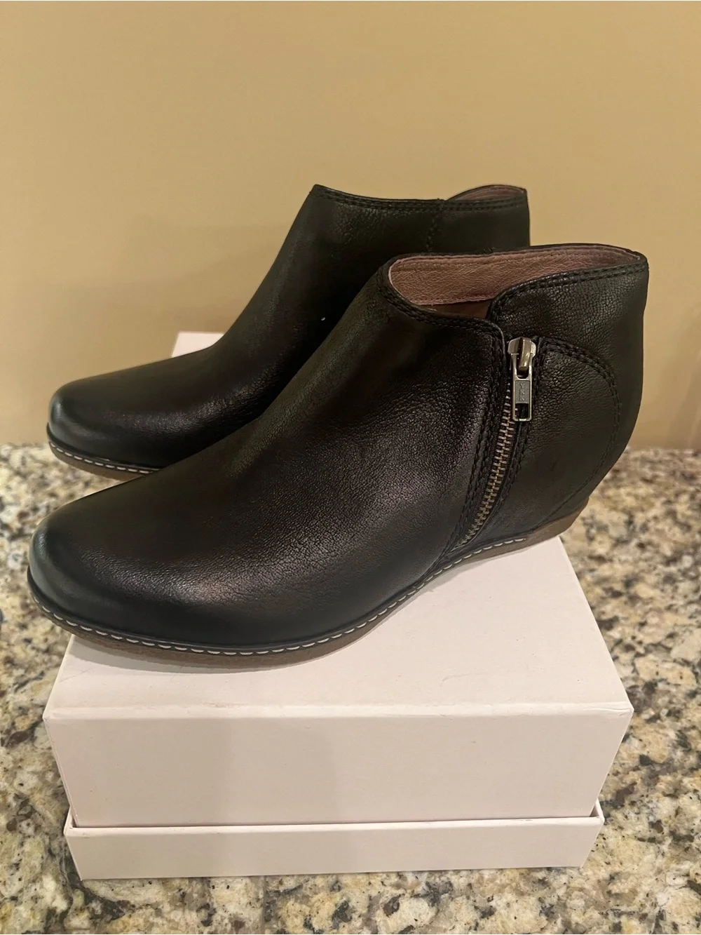 Dansko - Leyla Burnished Nubuck - black  Women’s sz 37 New in box, never worn